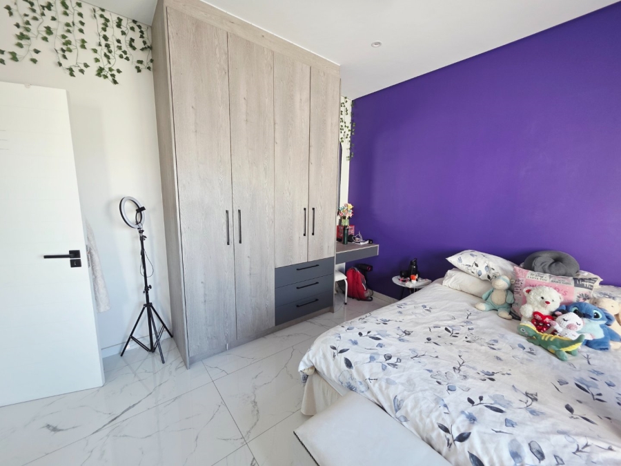 5 Bedroom Property for Sale in Sandown Western Cape